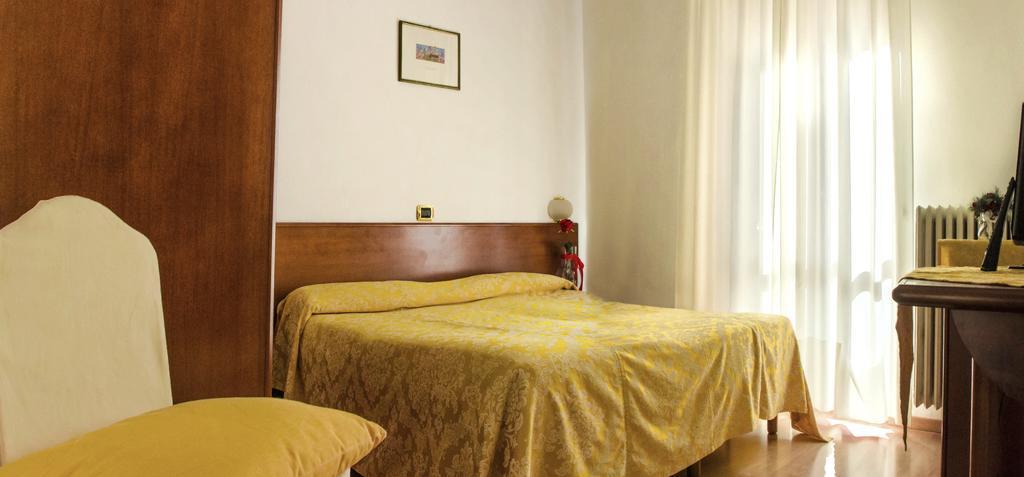 Domus Hotel Алессандрия Экстерьер фото