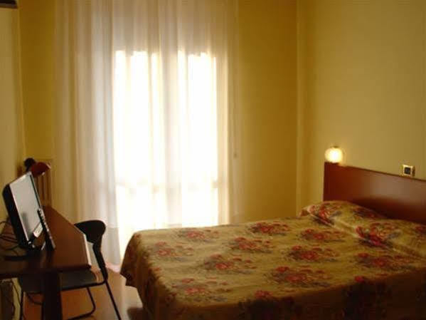 Domus Hotel Алессандрия Экстерьер фото